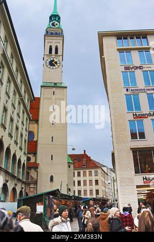 München - 20. Dezember 2023: Peterskirche Stockfoto