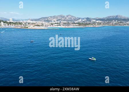 Marseille. Juli 2024. Dieses Foto vom 25. Juli 2024 zeigt einen Blick auf die Bucht von Marseille, Südfrankreich, vor den Olympischen Spielen 2024 in Paris. Quelle: Nicolas Tucat/POOL/Xinhua/Alamy Live News Stockfoto