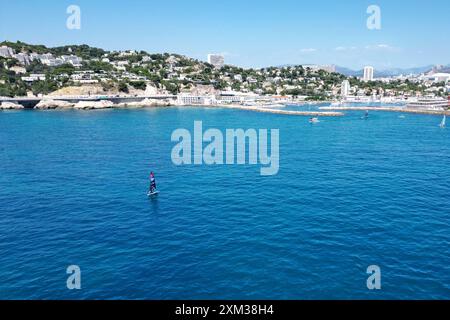 Marseille. Juli 2024. Dieses Foto vom 25. Juli 2024 zeigt einen Blick auf die Marina von Roucas Blanc in Marseille, Südfrankreich, vor den Olympischen Spielen 2024 in Paris. Quelle: Nicolas Tucat/POOL/Xinhua/Alamy Live News Stockfoto