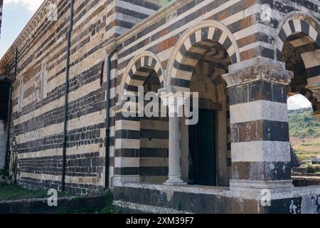 Blick auf die Basilika Heilige Dreifaltigkeit von Saccargia, codrongianus sassari Stockfoto