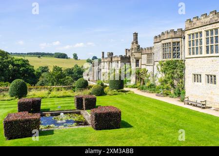 Haddon Hall Derbyshire - Haddon Hall Gärten und Rückansicht des Herrenhauses in der Nähe von Bakewell Derbyshire Peak District National Park England GB Stockfoto