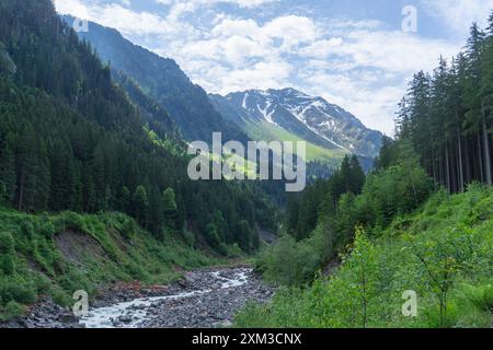 Landschaftsblick in der Nähe des Berges Grossvenediger im österreichischen Dorf Neukirchen Stockfoto