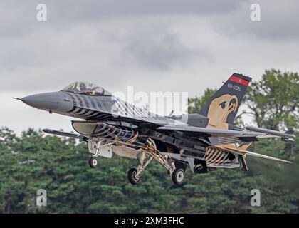 Türkische Luftwaffe General Dynamics F-16CG Fighting Falcon „Solo Turk“, während der Royal International Air Tattoo 2024 bei RAF Fairford, Cirencester, Großbritannien Stockfoto