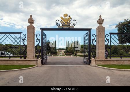 Nettuno, Italien - 5. Oktober 2016: Tor zum amerikanischen Militärfriedhof in Nettuno in Italien Stockfoto