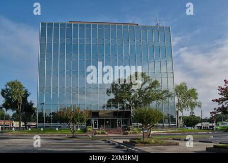 Houston, Texas, USA, 23. 06. 2024: Außenansicht des Firmengebäudes von Wells Fargo. Stockfoto