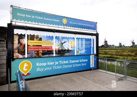 ZAANDAM - Ticketverkauf im Zaanse Schans. Eine Eintrittskarte für alle Windmühlen und Museen in Zaanse Schans ist vorübergehend als Teil eines Piloten zum Verkauf erhältlich. Das Gebiet von Zaanse Schans selbst ist weiterhin frei zugänglich. ANP RAMON VAN FLYMEN niederlande aus - belgien aus Stockfoto