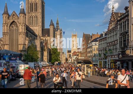 Besucher / Publikum während des Gentse Feesten / Gent Festival, Sommerfeste in der Stadt Gent, Ostflandern, Belgien Stockfoto