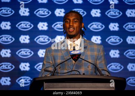 Charlotte, NC, USA. Juli 2024. North Carolina Tarheels Quarterback Conner Harrell spricht mit den Medien während des ACC Football Kickoff 2024 im Hilton Uptown Charlotte in Charlotte, NC. (Scott Kinser/CSM). Quelle: csm/Alamy Live News Stockfoto