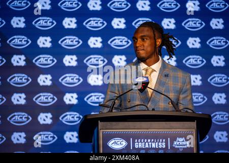 Charlotte, NC, USA. Juli 2024. North Carolina Tarheels Quarterback Conner Harrell spricht mit den Medien während des ACC Football Kickoff 2024 im Hilton Uptown Charlotte in Charlotte, NC. (Scott Kinser/CSM). Quelle: csm/Alamy Live News Stockfoto