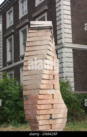 Skulptur zum Gedenken an die Bekleidungsindustrie von John Atkin auf dem New Walk, Leicester Stockfoto