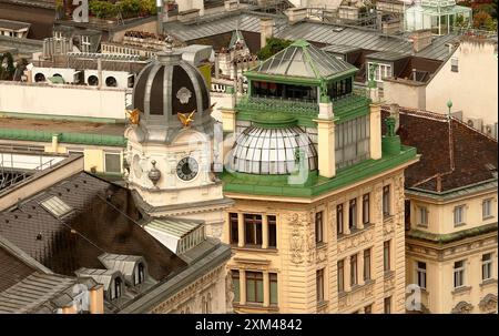 Dächer von Wien: Am Graben das Braun Haus und Helvetia Haus Stockfoto