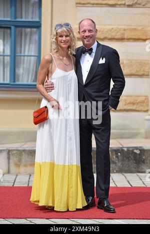 Johann von Buelow mit Ehefrau Katrin Buelow bei der Eröffnung der Bayreuther Festspiele im Festspielhaus Bayreuth am 25.07.2024 *** Johann von Buelow mit seiner Frau Katrin Buelow bei der Eröffnung der Bayreuther Festspiele im Festspielhaus Bayreuth am 25. 07 2024 Stockfoto