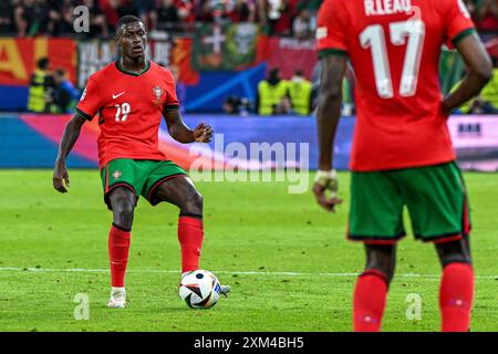 Nuno Mendes (19) von Portugal während eines Fußballspiels zwischen den französischen Nationalmannschaften, genannt les Bleus und Portugal in einem Viertelfinalspiel des UEFA Euro 2024 Turniers am Samstag, den 5. Juli 2024 in Hamburg . Fotosportpix | Stijn Audooren Stockfoto