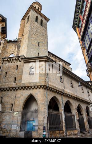 Pamplona, Spanien, 19. Mai 2024: Der Glockenturm der Kirche des Heiligen Saturninusin Pamplona Stockfoto