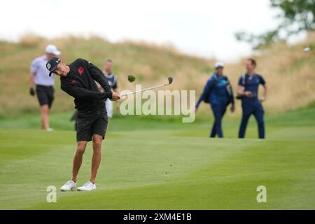 Juli 2024; JCB Golf & amp; Country Club, Rocester, Uttoxeter, England; LIV UK Golf League, Pro-am Day; David Puig von der Feuerbälle GC spielt vom 10. Fairway aus Stockfoto