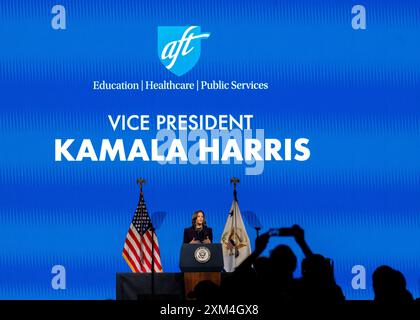 Houston, USA. Juli 2024. Vizepräsidentin Kamala Harris war der Hauptredner der AFT Convention 2024 in Houston, Texas am 25. Juli 2024. Die AFT (American Federation of Teachers) ist die erste Gewerkschaft, die Kamala Harris' Präsidentschaftskandidaten unterstützt. (Foto: Jennifer Lake/SIPA USA) Credit: SIPA USA/Alamy Live News Stockfoto