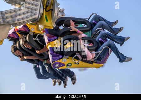 Leute, die auf der California Mid-State Fair mitfahren Stockfoto