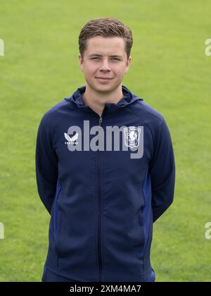 ENSCHEDE - Videoanalyst Thijn de Braaf während der Pressepräsentation des FC Twente im Hengelo Trainingszentrum am 25. Juli 2024 in Enschede, Niederlande. ANP | Hollandse Hoogte | GERRIT VAN COLOGNE Stockfoto