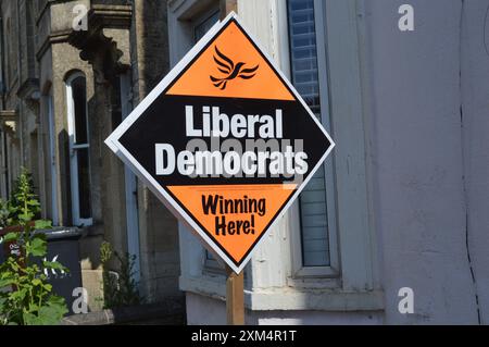 Liberal Democrats Garden Poster Sign in Frome, Somerset, England, Vereinigtes Königreich. Juni 2024. Stockfoto