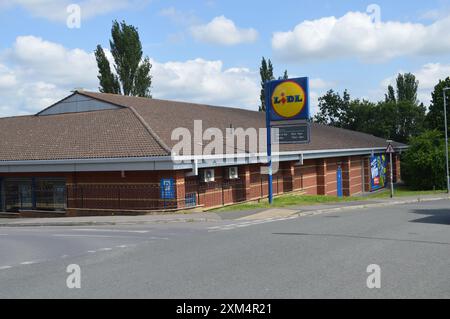 Lidl Supermarkt in Frome. Somerset, England, Vereinigtes Königreich. Juni 2024. Stockfoto