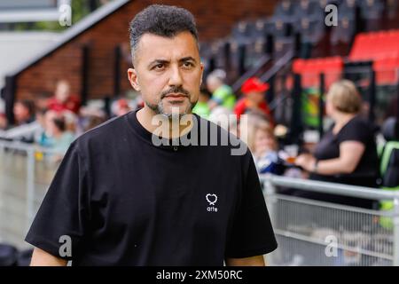 Deventer, Niederlande. Juli 2024. DEVENTER, NIEDERLANDE - 25. JULI: Ozcan Akyol während des Conference League-Spiels zwischen Go Ahead Eagles und SK Brann im Stadion de Adelaarshorst am 25. Juli 2024 in Deventer, Niederlande. (Foto von Raymond Smit/Orange Pictures) Credit: Orange Pics BV/Alamy Live News Stockfoto