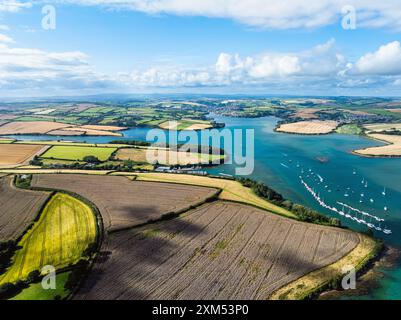 Salcombe und Mill Bay über Kingsbridge Mündung von einer Drohne, Devon, England, Europa Stockfoto