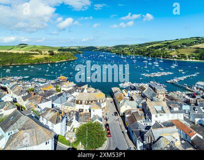 Salcombe und Mill Bay über Kingsbridge Mündung von einer Drohne, Devon, England, Europa Stockfoto