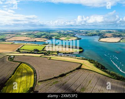 Salcombe und Mill Bay über Kingsbridge Mündung von einer Drohne, Devon, England, Europa Stockfoto