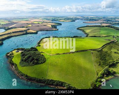 Salcombe und Mill Bay über Kingsbridge Mündung von einer Drohne, Devon, England, Europa Stockfoto