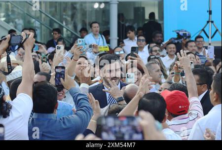 FEIERLICHE GYE-SITZUNG AQUILES Guayaquil, Donnerstag, 25. Juli 2024 im Palacio de Cristal, südlicher Sektor des Malecon 2000, die Gemeinde Guayaquil hielt die feierliche Sitzung zum Gedenken an den 489. Jahrestag der Gründung von Guayaquil im Bild der Eingang des Bürgermeisters Aquiles Alvarez Fotos CÃ sar Munoz API Guayaquil Guayas Ecuador POL GYE SESIONSOLEMNEAQUILES 22ddd4e0d5974689d21594309d3930b3 Copyright: xCÃ Munozsarx Stockfoto