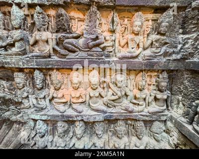 Die Terrasse der Elefanten, Teil der ummauerten Stadt Angkor Thom, einer Ruine eines Tempels in Kambodscha. Stockfoto