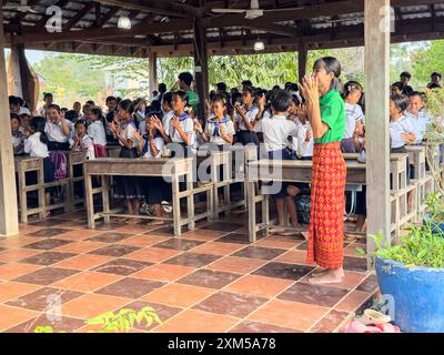 Schulkinder der Grünen Schule in Kampong Tralach, Kambodscha. Stockfoto