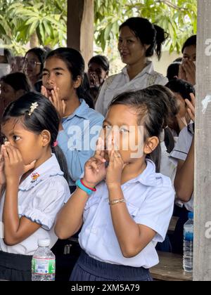 Schulkinder der Grünen Schule in Kampong Tralach, Kambodscha. Stockfoto