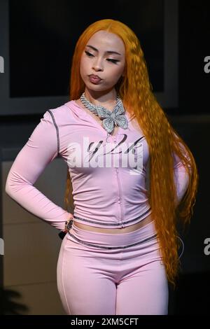 Ice Spice besucht das Empire State Building zur Feier des neuen Albums Y2K in Zusammenarbeit mit der Bronx Community Foundation im Empire State B Stockfoto