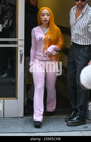 Ice Spice besucht das Empire State Building zur Feier des neuen Albums Y2K in Zusammenarbeit mit der Bronx Community Foundation im Empire State B Stockfoto