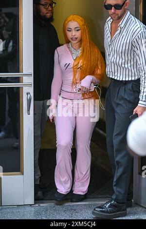 Ice Spice besucht das Empire State Building zur Feier des neuen Albums Y2K in Zusammenarbeit mit der Bronx Community Foundation im Empire State B Stockfoto