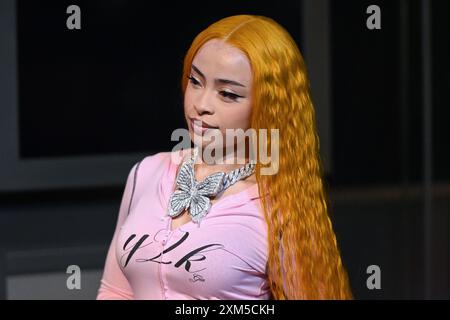 Ice Spice besucht das Empire State Building zur Feier des neuen Albums Y2K in Zusammenarbeit mit der Bronx Community Foundation im Empire State B Stockfoto