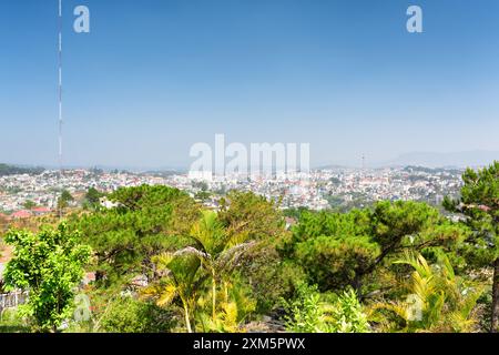 Wunderschöner Blick auf das Tal und die Stadt da Lat (Dalat) Stockfoto