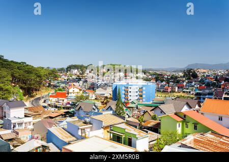 Viele farbenfrohe Häuser der Stadt da Lat (Dalat) Stockfoto