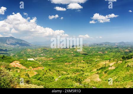 Wunderschöner Blick auf das Tal rund um da Lat (Dalat) Stockfoto