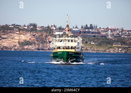 Sydney Fähre mit dem MV Queenscliff auf seiner Route zwischen Manly und Circular Quay, die Pendler befördern, Sydney Harbour, NSW, Australien Stockfoto