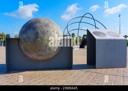 Valencia, Spanien - 12. Juli 2024: Mondmodell in der Stadt der Künste und Wissenschaften. Stockfoto