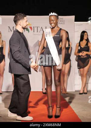 Mariama Diopp gewinnt den regionalen Titel der Miss Framesi Lombardia und rückt in das nationale Vorfinale der Miss Italy vor Stockfoto