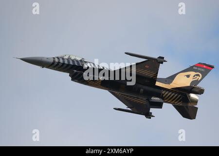 RAF Fairford, Großbritannien. 18. Juli 2024. Ein türkischer Lockheed Martin F-16 SoloTürk/Solo Türk tritt auf der RIAT Air Show 2024 auf. Stockfoto