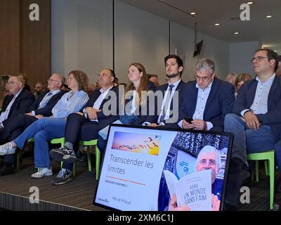 Libramont, Belgien. Juli 2024. Der wallonische parlamentsvorsitzende Willy Borsus, die wallonische Ministerin Anne-Catherine Dalcq, der wallonische Ministerpräsident Adrien Dolimont, der wallonische Vizepräsident Pierre-Yves Jeholet und der scheidende Minister für Landwirtschaft und KMU David Clarinval, dargestellt während der Eröffnungssitzung der 88. Ausgabe der Landwirtschaftsmesse in Libramont am Freitag, den 26. Juli 2024, in Libramont. BELGA FOTO JULIEN BALTUS Credit: Belga News Agency/Alamy Live News Stockfoto