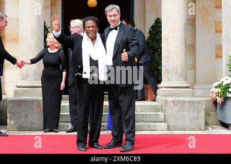 Roberto Blanco Schlagersänger und Dr. Markus Söder Ministerpräsident des Freistaates Bayern bei der Eröffnung der 112. Richard-Wagner-Festspiele in Bayreuth *** Roberto Blanco Popsänger und Dr. Markus Söder Ministerpräsident des Freistaates Bayern bei der Eröffnung des Richard-Wagner-Festivals 112 in Bayreuth Stockfoto