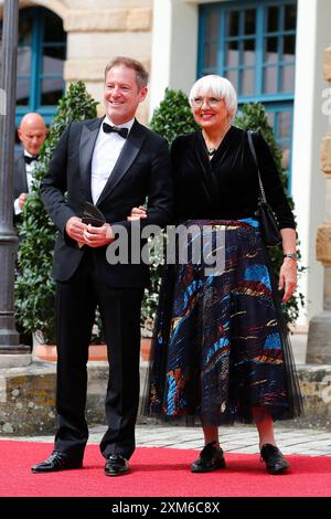 Claudia Roth Beauftragte der Bundesregierung für Kultur und Medien mit Begleitung bei der Eröffnung der 112. Richard-Wagner-Festspiele in Bayreuth *** Claudia Roth Beauftragte der Bundesregierung für Kultur und Medien begleitete bei der Eröffnung des Richard-Wagner-Festivals 112 in Bayreuth Stockfoto