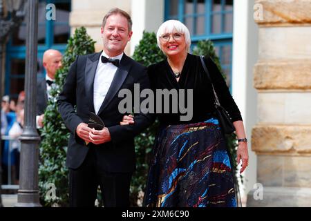 Claudia Roth Beauftragte der Bundesregierung für Kultur und Medien mit Begleitung bei der Eröffnung der 112. Richard-Wagner-Festspiele in Bayreuth *** Claudia Roth Beauftragte der Bundesregierung für Kultur und Medien begleitete bei der Eröffnung des Richard-Wagner-Festivals 112 in Bayreuth Stockfoto