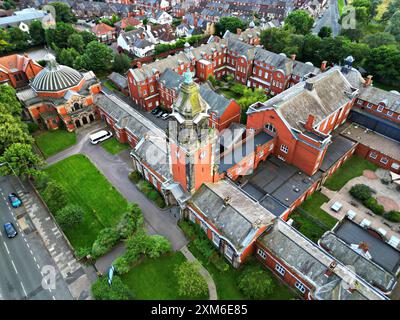 Luftaufnahme der Bluecoat School auf der Church Rd, Wavertree Liverpool. Stockfoto