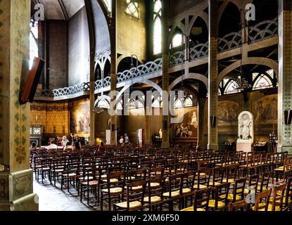 Innenraum der römisch-katholischen Kirche Saint-Jean de Montmartre, Place des Abbesses, Viertel Montmartre, 18. Arrondissement, Paris, Frankreich Stockfoto